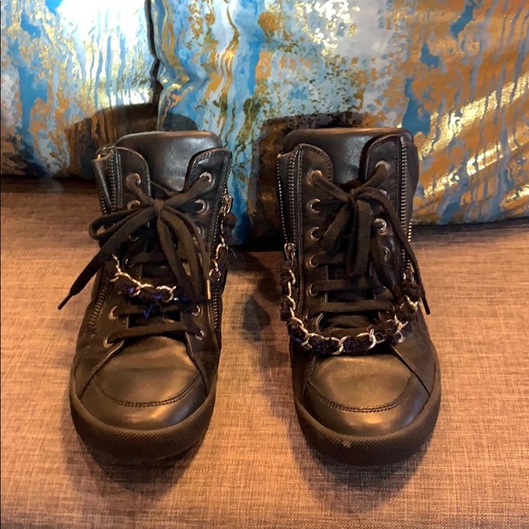 Chanel leather zip up sneakers - Picture 2 of 6